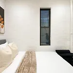 1290-6 Newly Renovated 2 Bedrooms In Ues