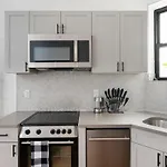 1290-6 Newly Renovated 2 Bedrooms In Ues
